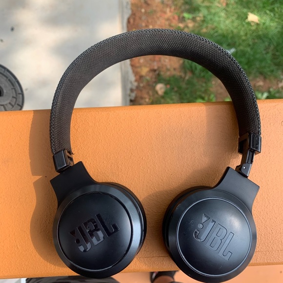 JBL Live 400BT Please read description